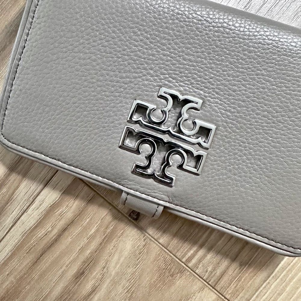 TORY BURCH | French Gray Taupe Putty Phone Wristlet Soft Wallet Pebble Leather